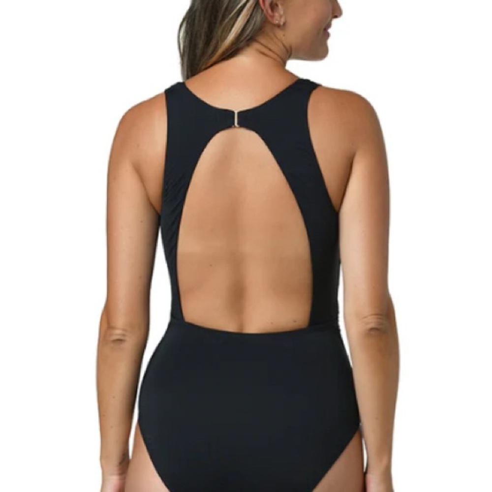 Jantzen Black and White Wave Pattern One Piece Swimsuit Size 12 NWT
S-12 - Picture 11 of 11